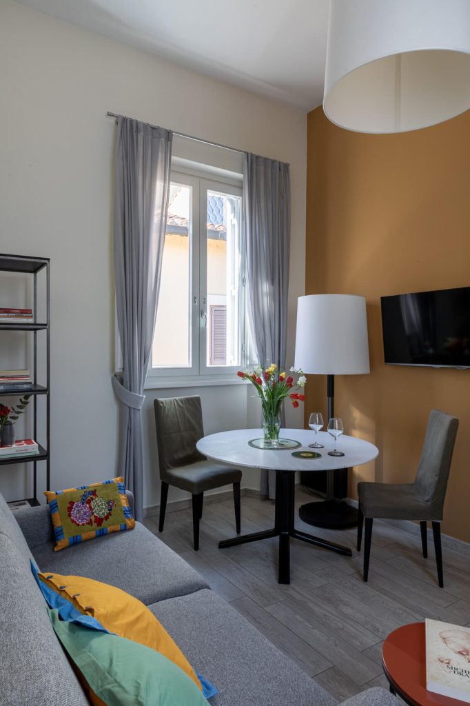 Salotto dell'appartamento per turisti Timeless a Roma centro