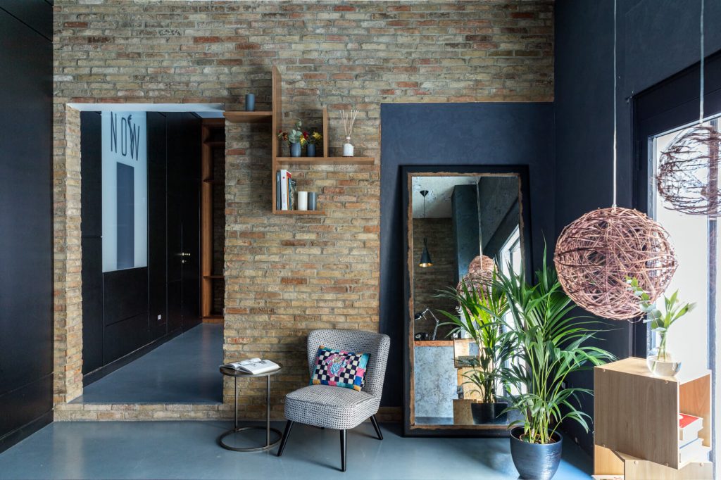 Sala reception di Now Apartments vista dal bancone