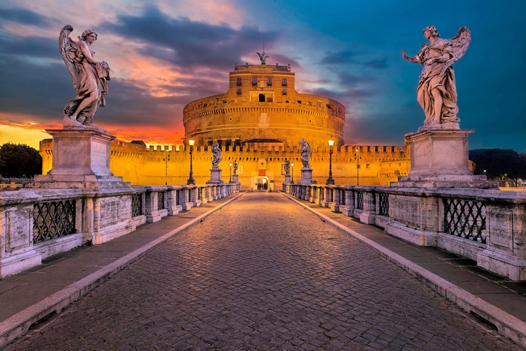 Ponte Sant’Angelo in prospettiva con Castel Sant’Angelo sullo sfondo